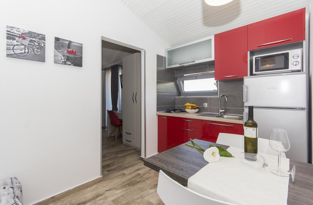 Alison Apartments เปรมันตูรา ภายนอก รูปภาพ