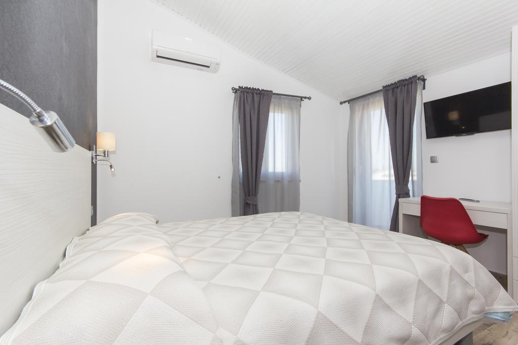 Alison Apartments เปรมันตูรา ภายนอก รูปภาพ